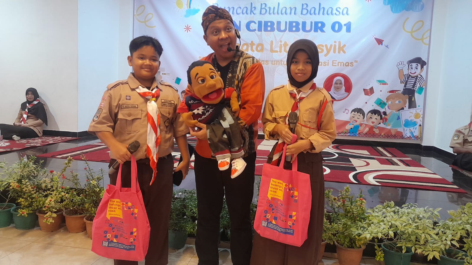 Wisata LiterAsyik Ke SDN Cibubur 01